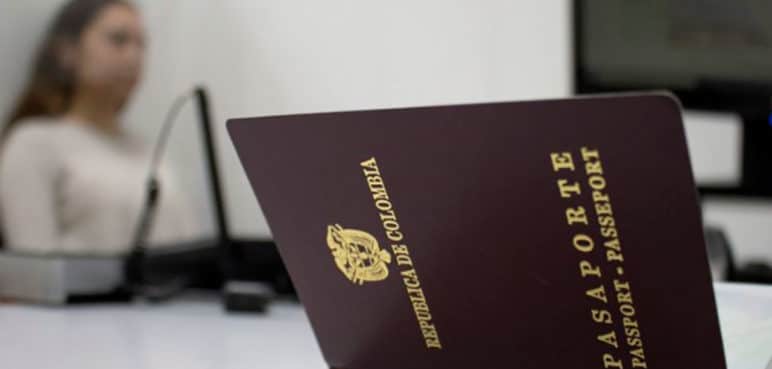 Polémica por licitación de pasaportes: Aseguran que el pliego favorece a Thomas Greg