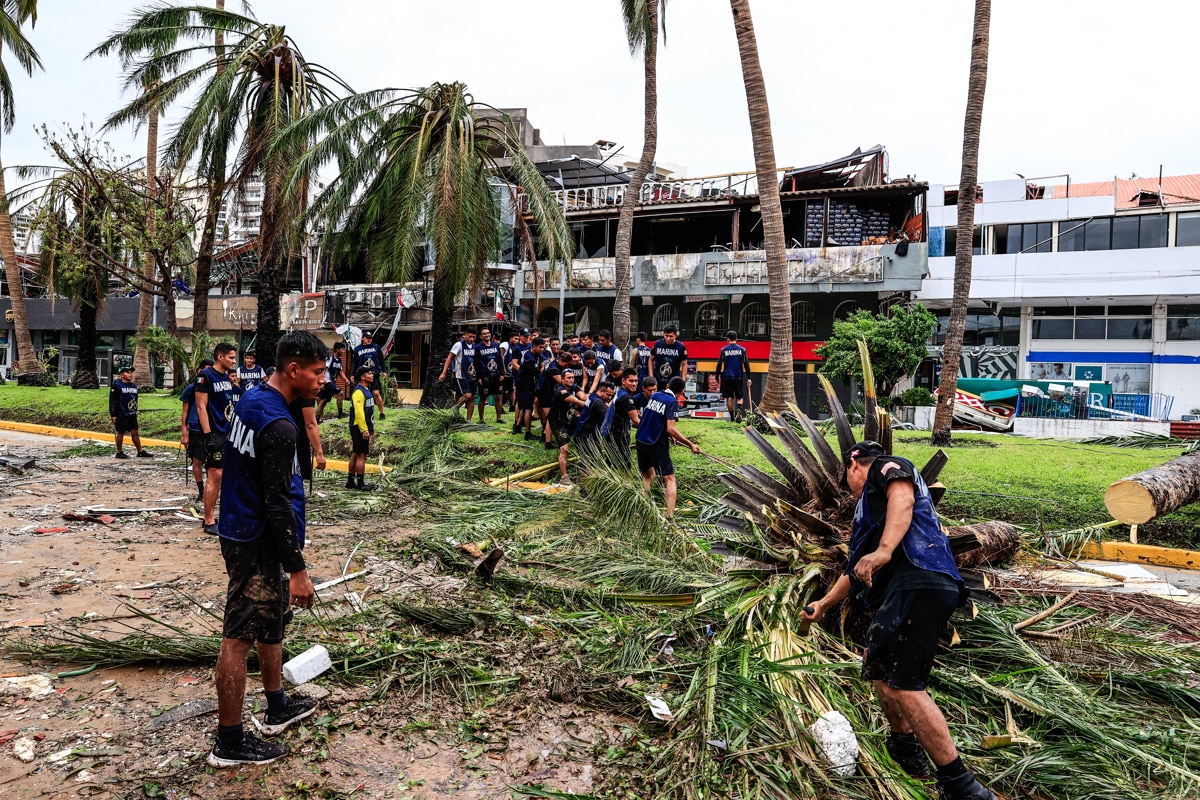 México ha rescatado a casi 13.000 afectados por el huracán Otis