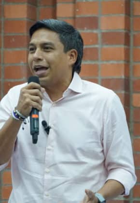 Taxis colectivos, Emcali público y militalizar Cali: Deninson Mendoza responde