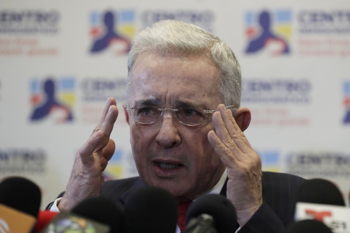 El proceso legal contra el expresidente Uribe tomará al menos 90 días más