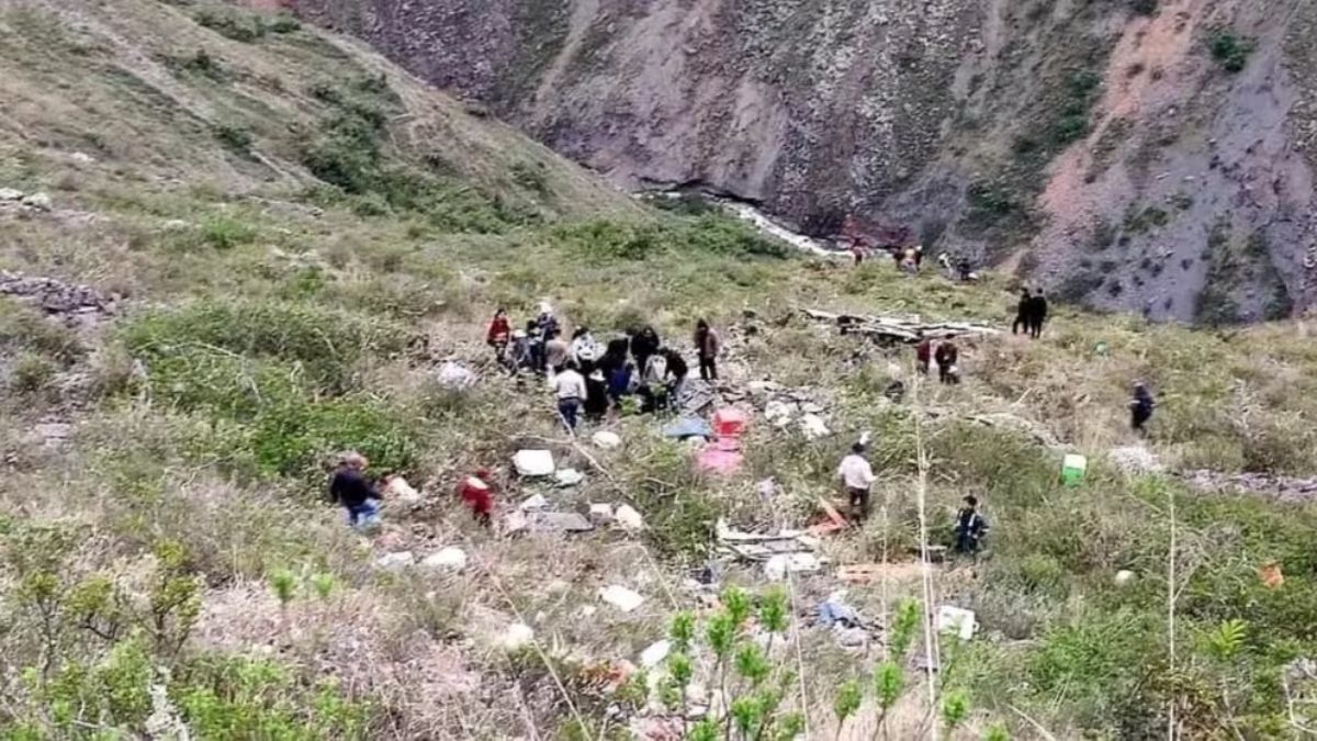Accidente en Perú: Bus cayó por un barranco y dejó al menos 23 personas muertas