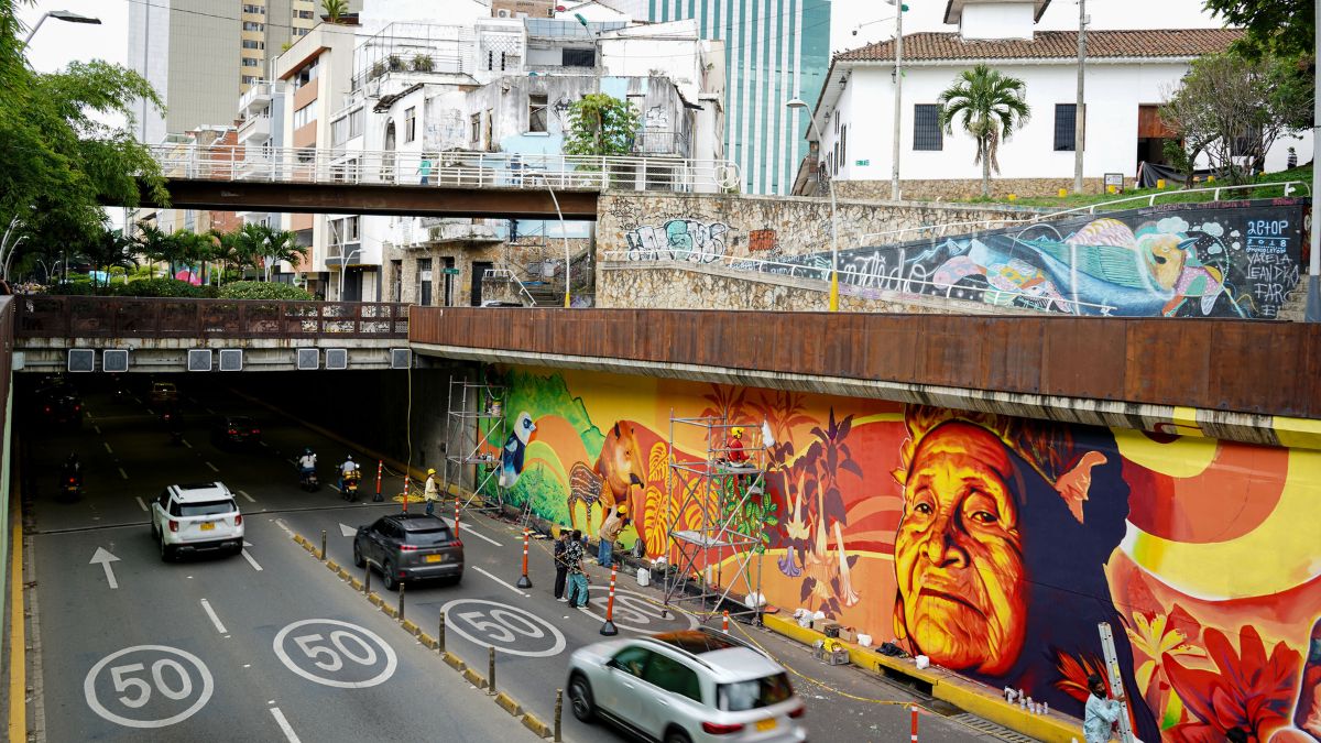 Alcaldía responde a polémica por la contratación de artistas de los murales del Túnel
