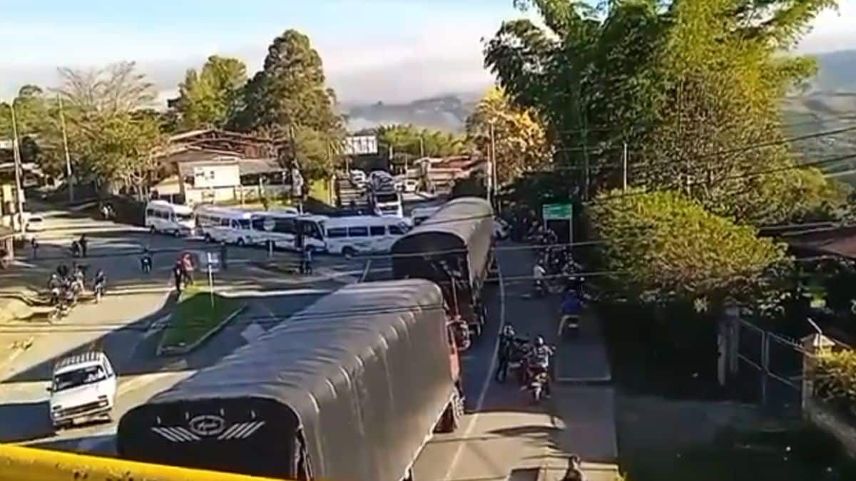 Video: Vía Panamericana entre Cali y Popayán fue bloqueada por comunidades