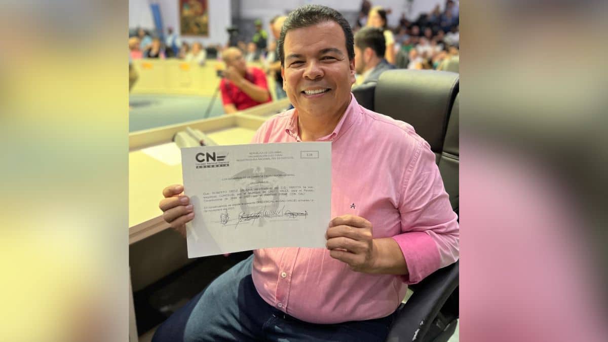"Trabajaremos por Cali": Roberto Ortiz recibió su credencial como concejal