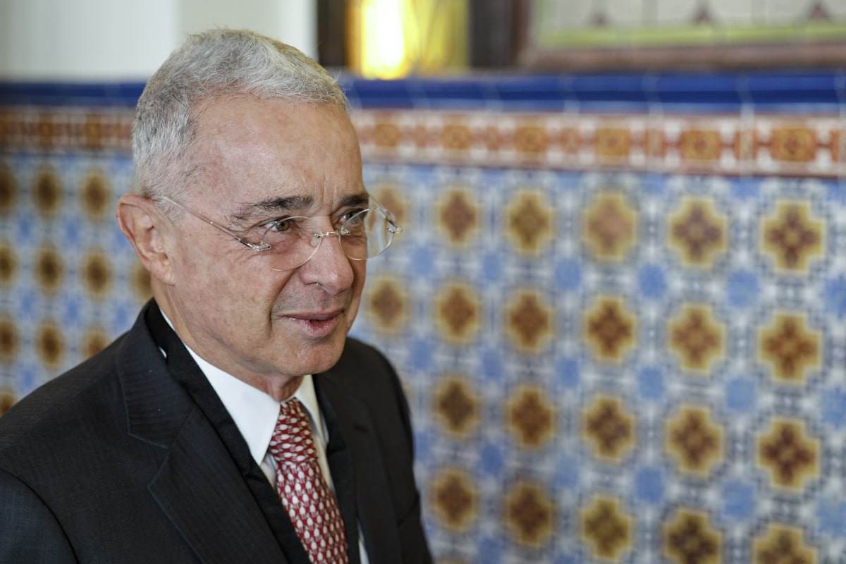 Uribe se presentó ante la Fiscalía para declarar sobre la masacre de El Aro