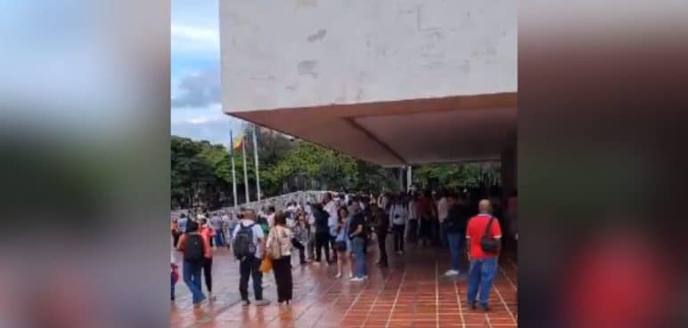 Video: Largas filas en el CAM para la entrega de las credenciales a los concejales
