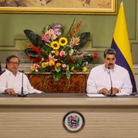 Nicolás Maduro repudió las amenazas de muerte contra Petro y su familia