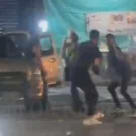 Video: Jóvenes protagonizan pelea a la salida de una discoteca