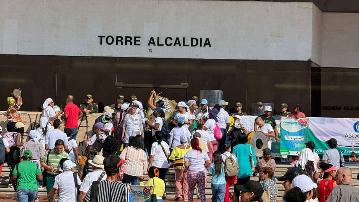 Líderes de comedores comunitarios protestan tras anuncio de la Alcaldía