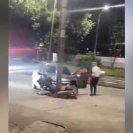 Grave accidente en el sur de Cali: Conductor chocó de frente contra un poste