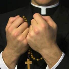 Vaticano envía a la cárcel a un sacerdote italiano por corrupción de menores