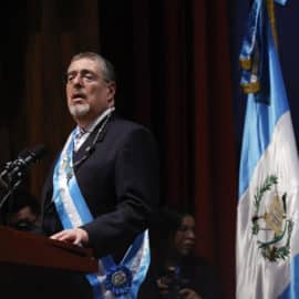 Tras 10 horas de retraso, Bernardo Arévalo tomó posesión como nuevo presidente de Guatemala