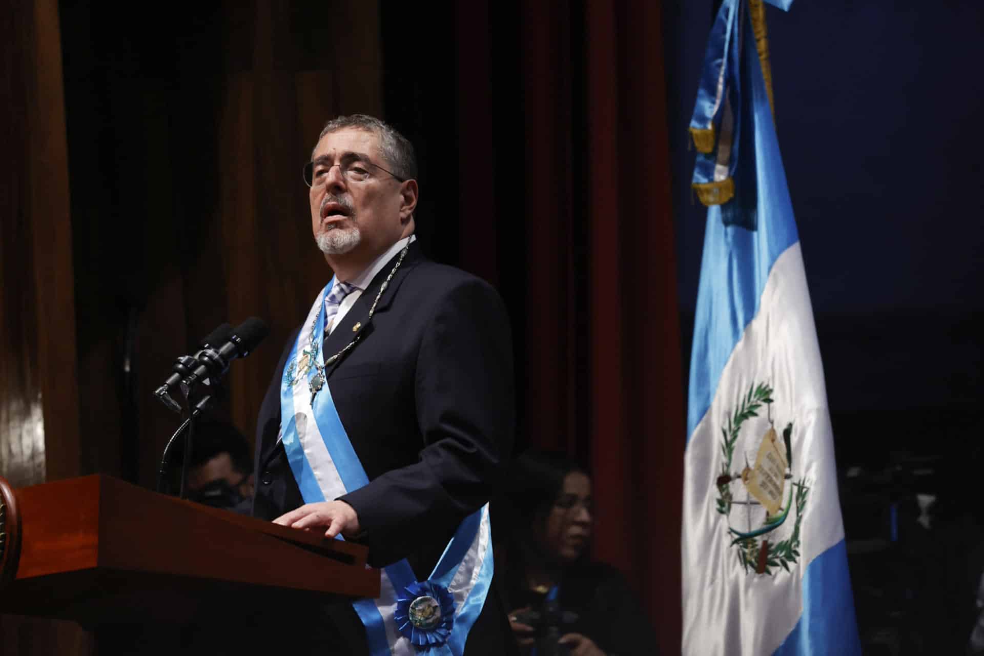 Tras 10 horas de retraso, Bernardo Arévalo tomó posesión como nuevo presidente de Guatemala