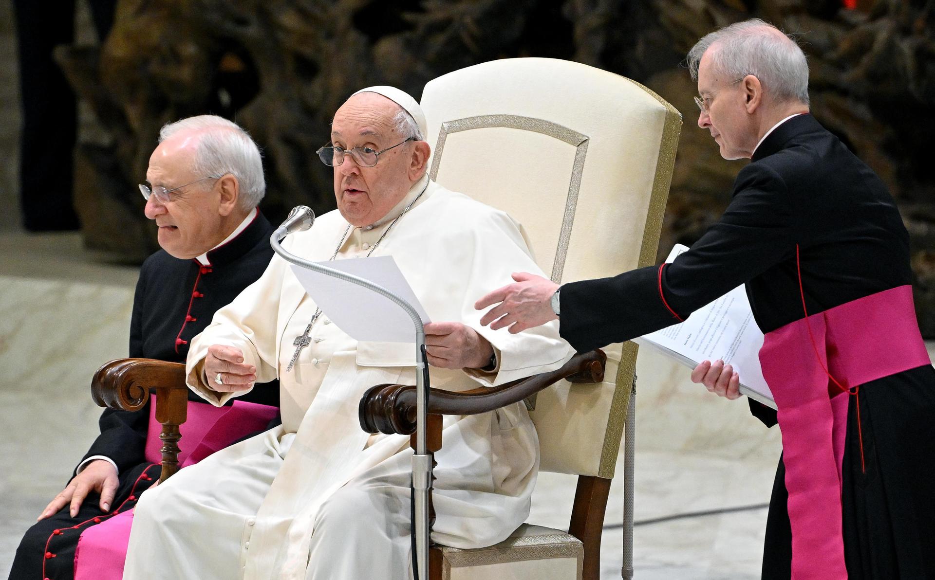 El papa Francisco dice que "la guerra es una locura" y "siempre una derrota"