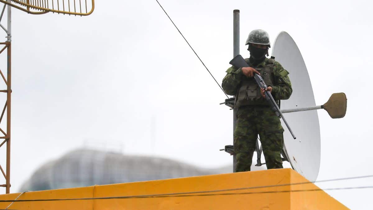Noboa propone un alza del 12 al 15 % del IVA para afrontar el conflicto armado en Ecuador