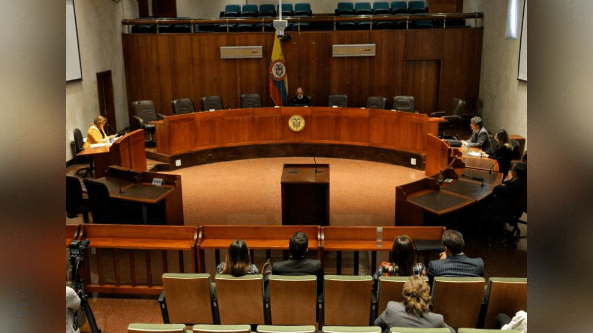 Excancilleres expiden comunicado por injerencia internacional en procesos de Colombia