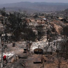 Desolador: Chile combate 165 incendios activos en diez regiones del país