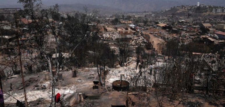 Desolador: Chile combate 165 incendios activos en diez regiones del país