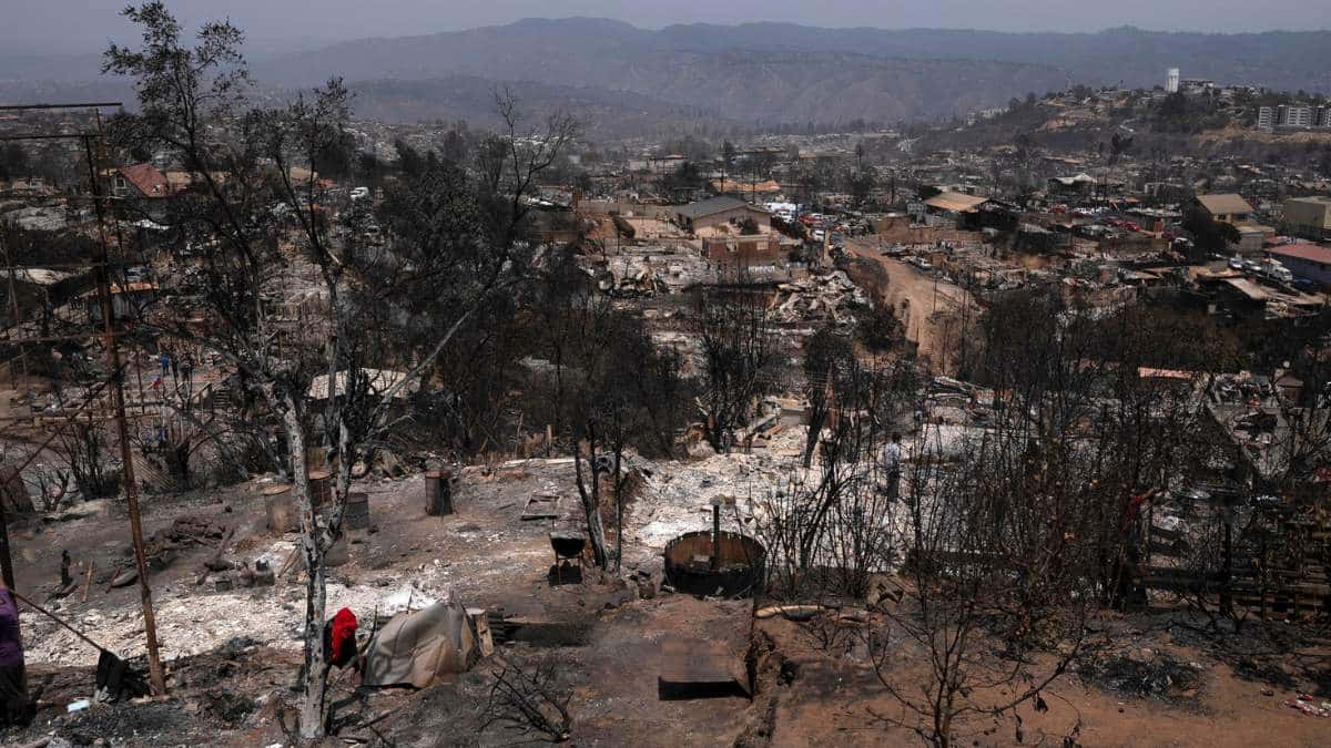 Desolador: Chile combate 165 incendios activos en diez regiones del país