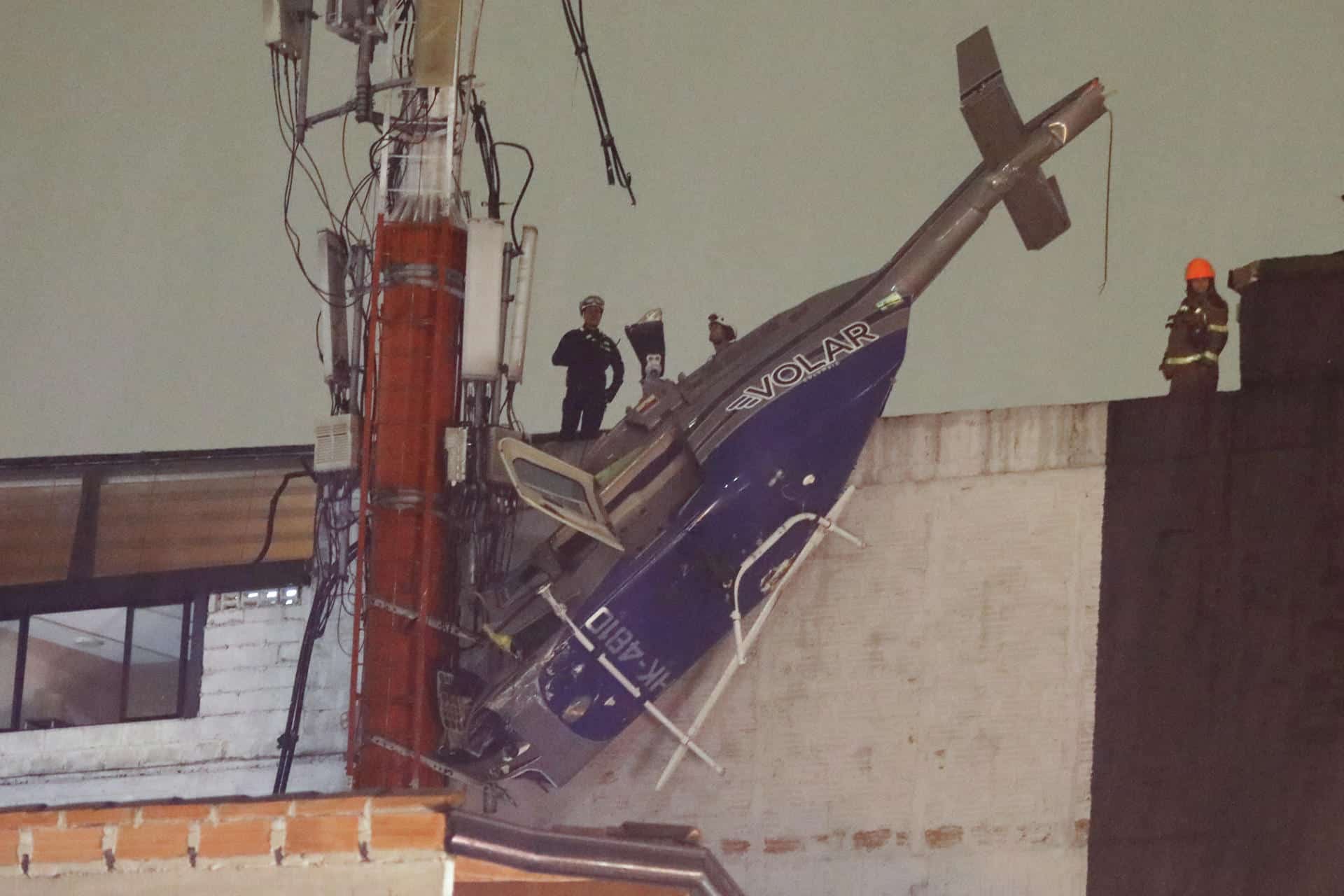 Detalles del accidente de helicóptero que cayó sobre edificio en Medellín