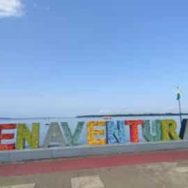 "Queremos aportar para que la gente viva mejor": Gobernadora visita barrio en Buenaventura