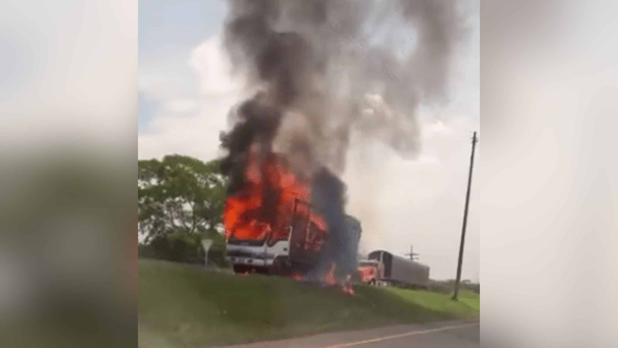 Se presentó incendio de camión en principal vía de Palmira