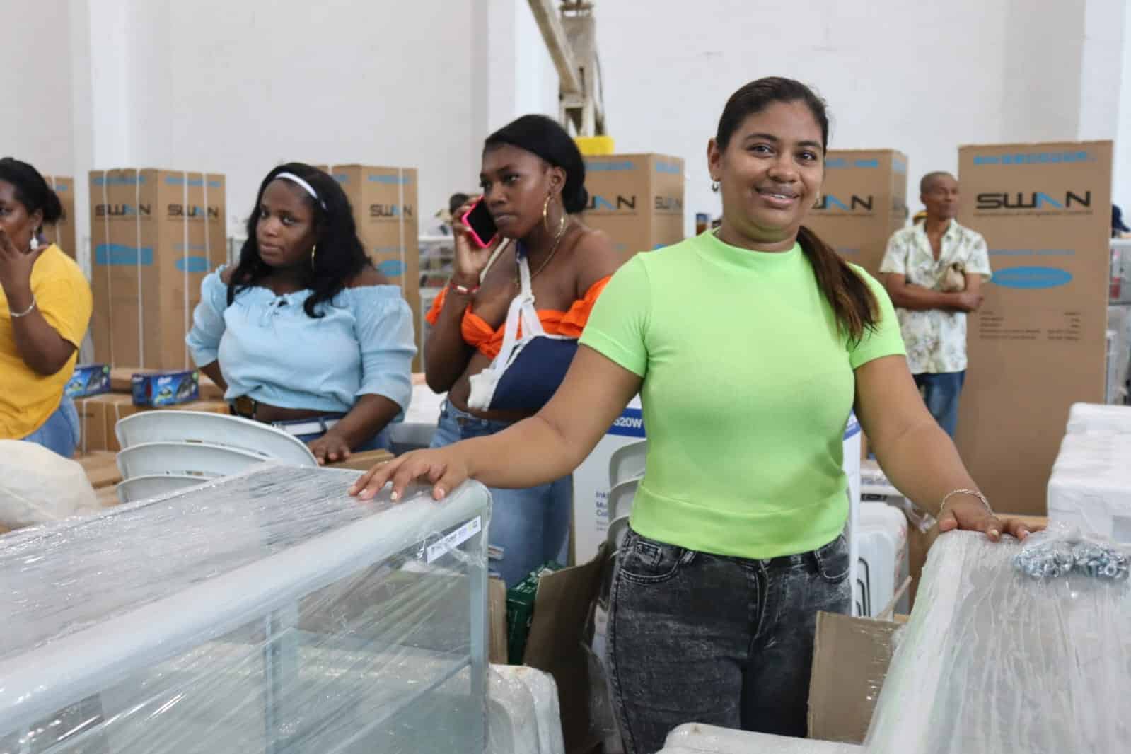 Unidad para las Víctimas entrega 300 negocios familiares en Buenaventura