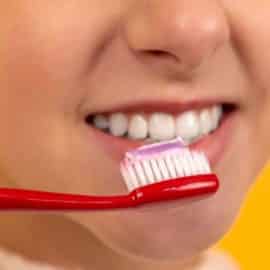 Estas son las consecuencias de no cepillarse los dientes en las noches