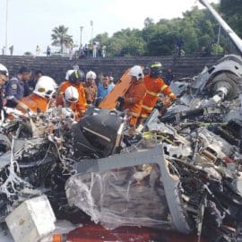 Tragedia en Malasia: Diez fallecidos tras el choque de dos helicópteros de la Marina
