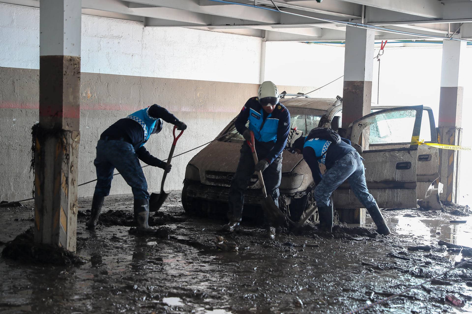Avanza limpieza en zona de aluvión que dejó un fallecido y 68 familias afectadas en Quito