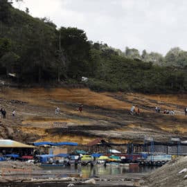 Embalse de Guatapé, el paraíso colombiano que sufre los estragos de la sequía