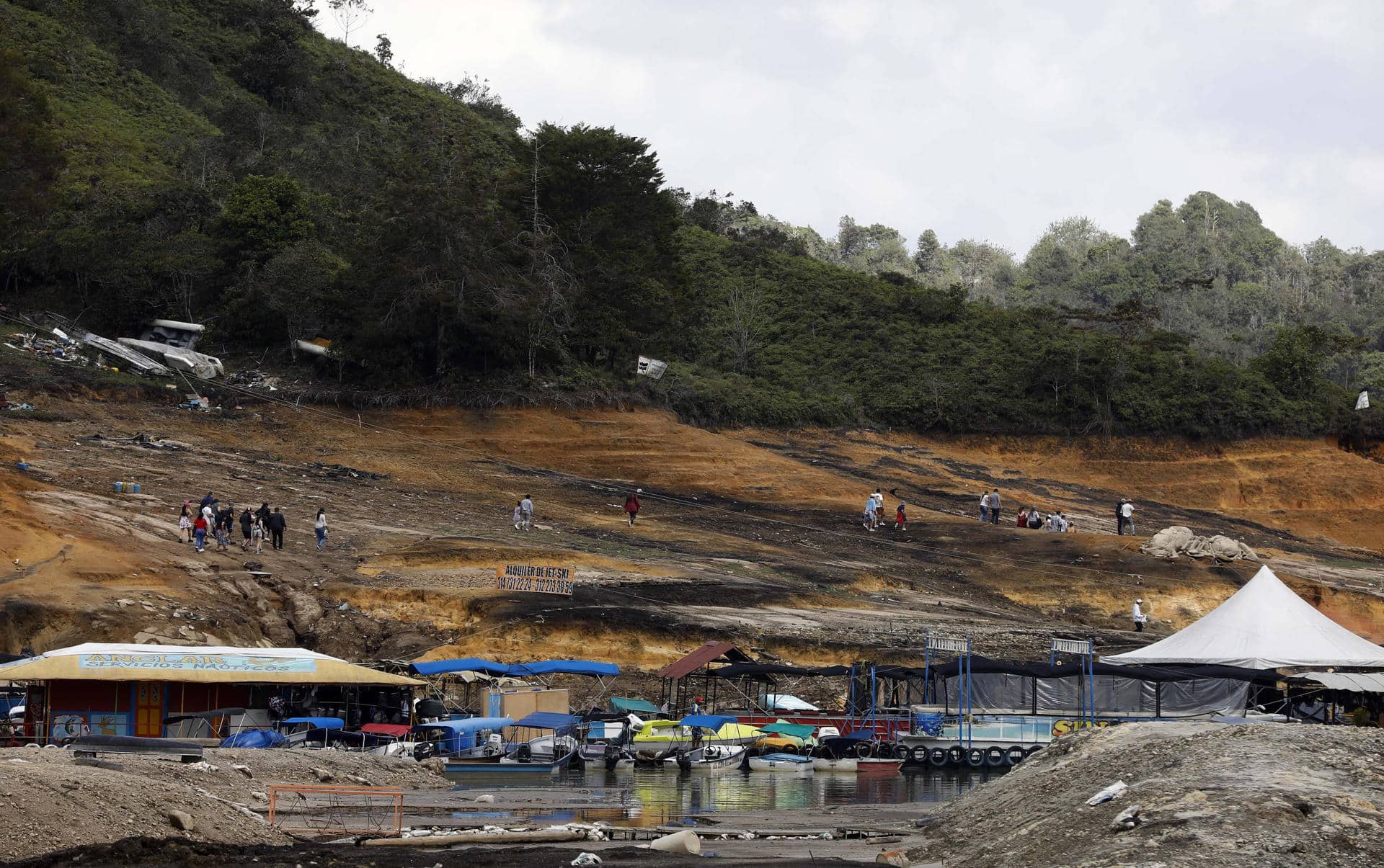 Embalse de Guatapé, el paraíso colombiano que sufre los estragos de la sequía