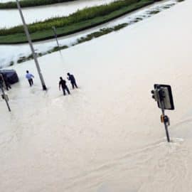 Aleta en Dubái: Lluvias e inundaciones paralizan aeropuertos y carreteras