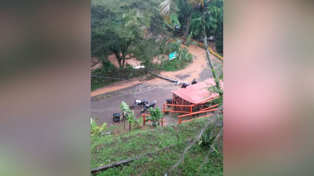 En imágenes: Bomberos atienden emergencia tras fuertes lluvias