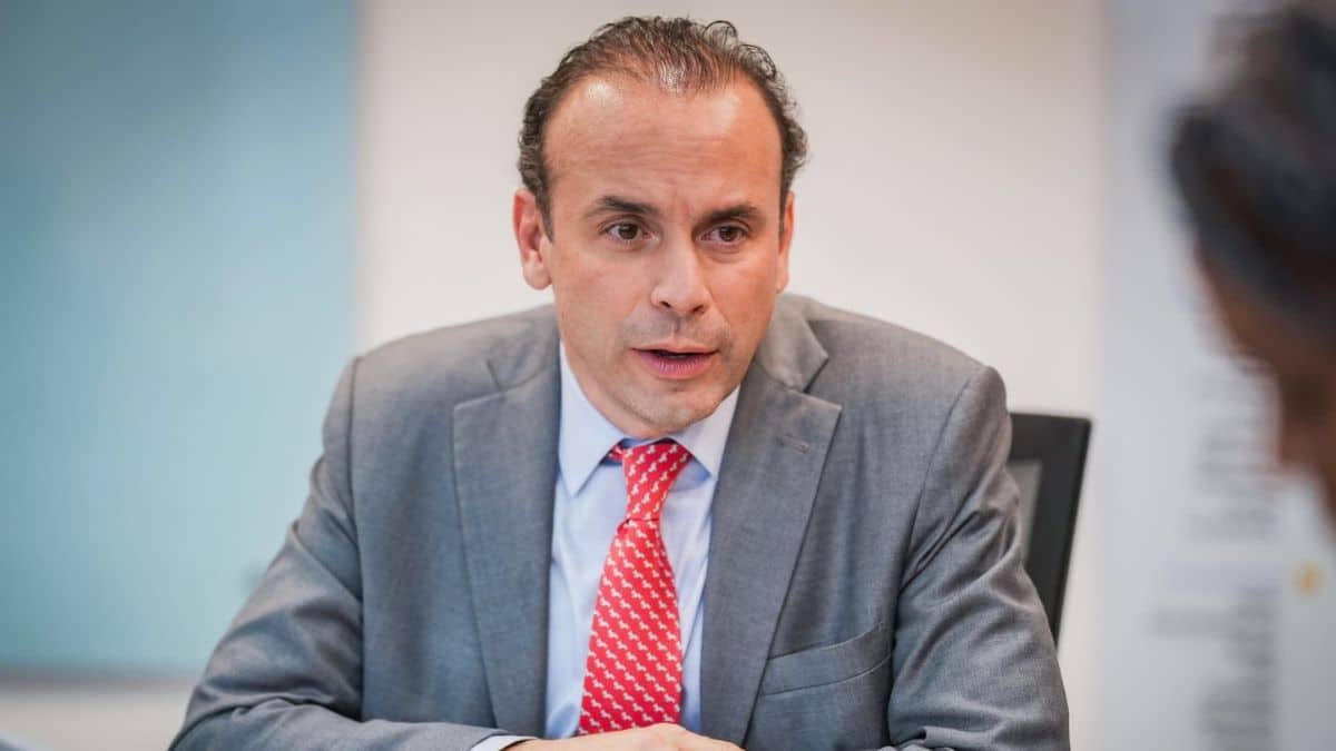 Alejandro Eder responde a críticas ante lentitud en procesos de contratación en la Alcaldía