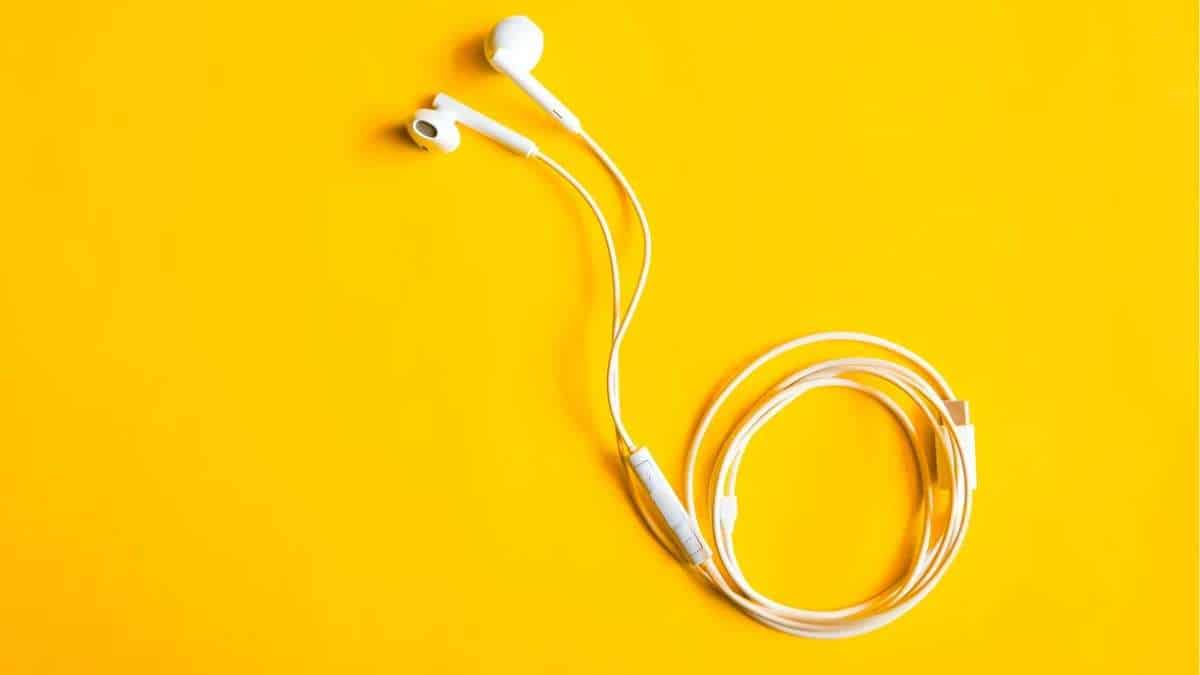 ¿Por qué no deberías compartir tus audífonos?