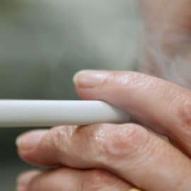 Fumadores de "vape" enfrentarían nuevos riesgos de salud; el corazón el más afectado
