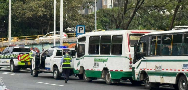 “Queremos chatarrizar”: Conductores de buses urbanos protestan en el CAM
