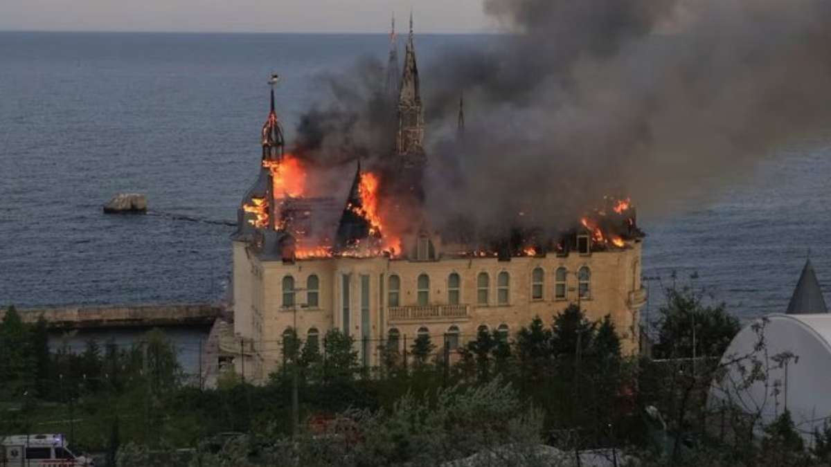 ¡Atención! Se incendió el 'castillo de Harry Potter'; se trataría de un ataque ruso