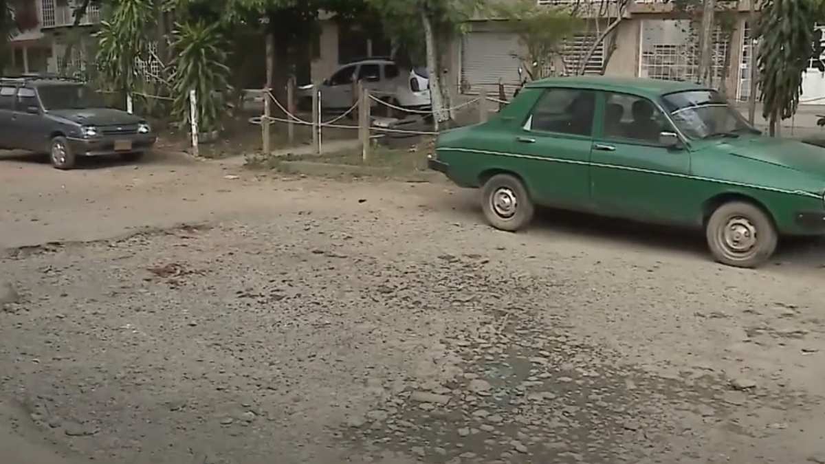 Habitantes del barrio 20 de Julio en Cali denuncian deterioro en malla vial