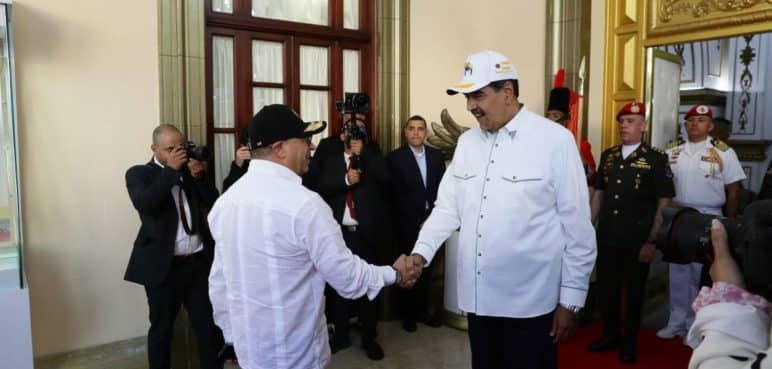 "La paz política en Venezuela puede ser la paz armada en Colombia": Gustavo Petro