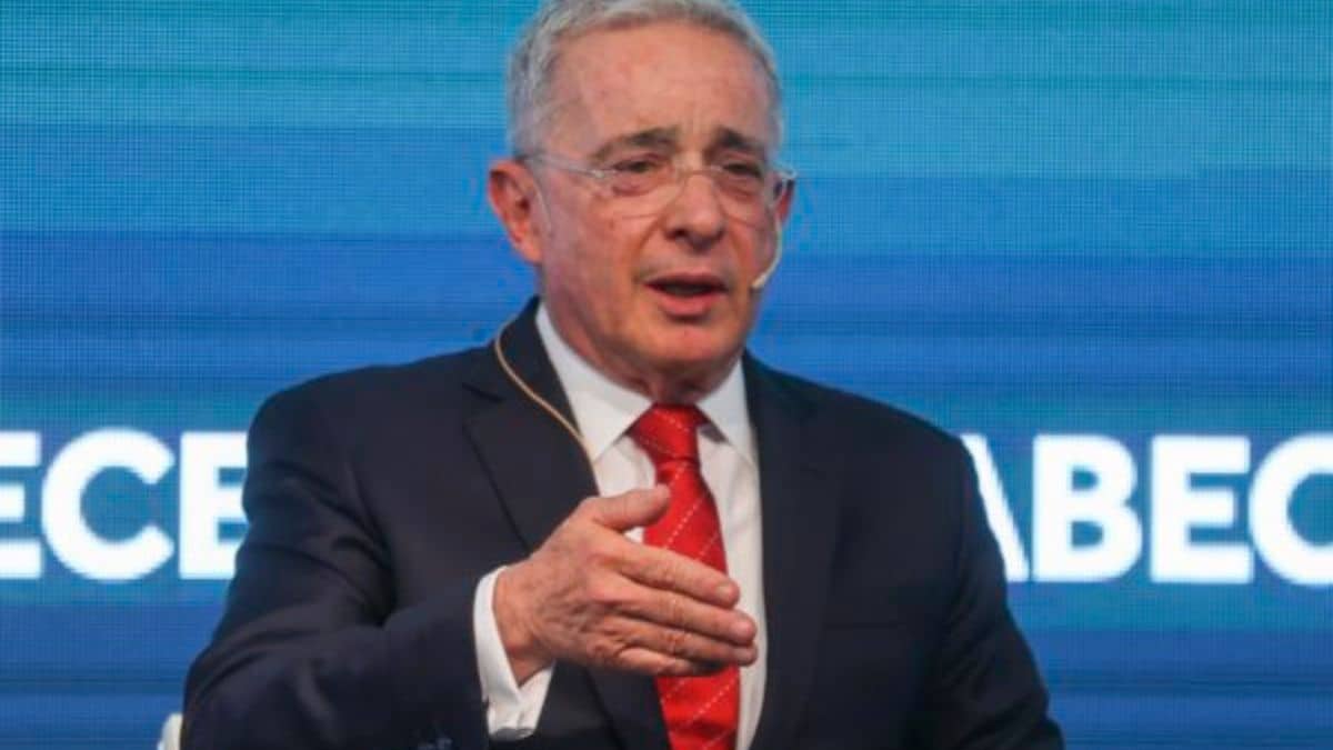 Uribe cuestionó la reforma pensional del Gobierno ¿Qué dijo el expresidente?