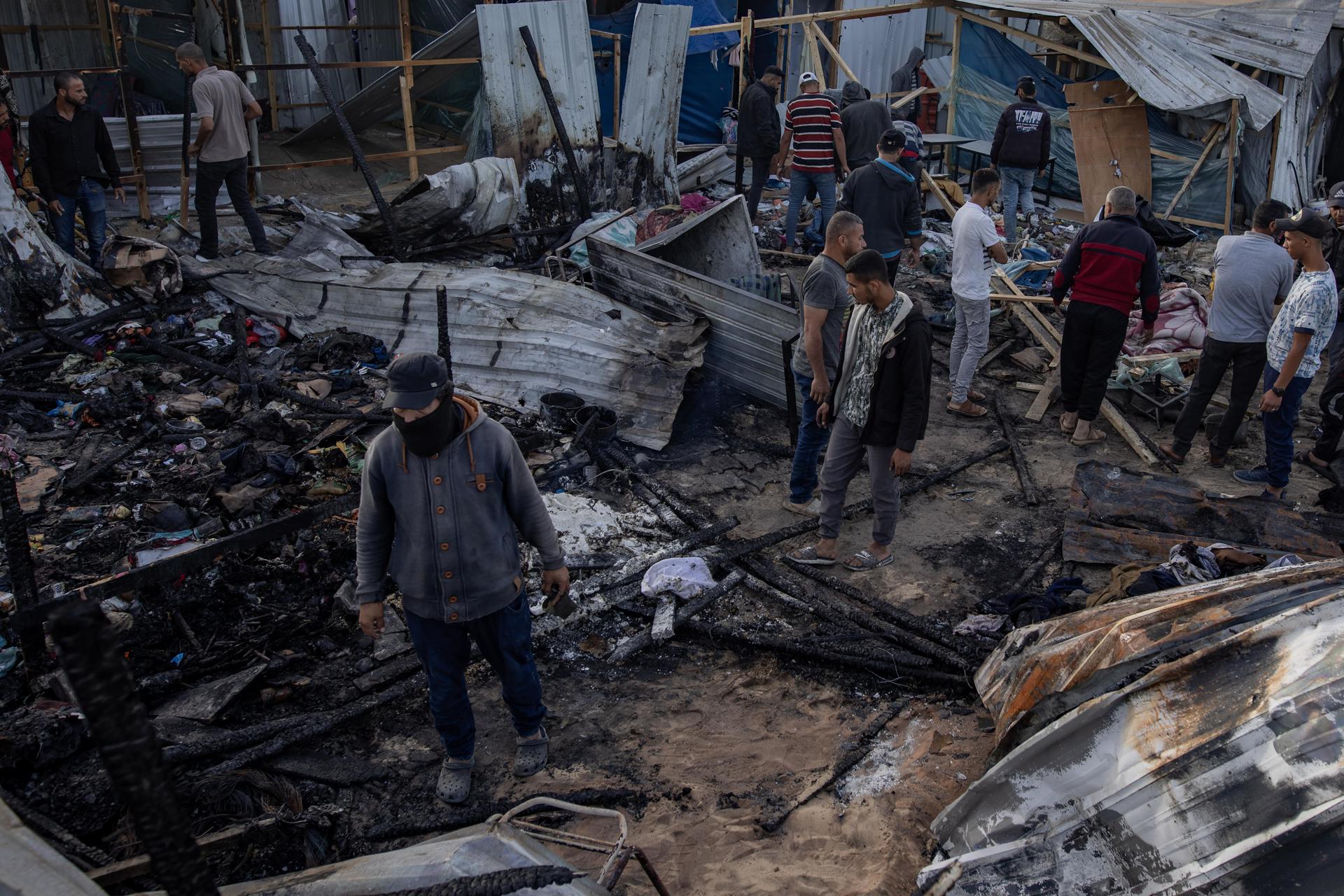 Ataque israelí contra campo de refugiados dejó decenas de muertos en Rafah