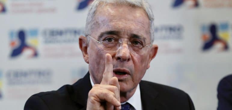El expresidente Uribe acusa a Petro de instigar "la guerra civil" en Colombia