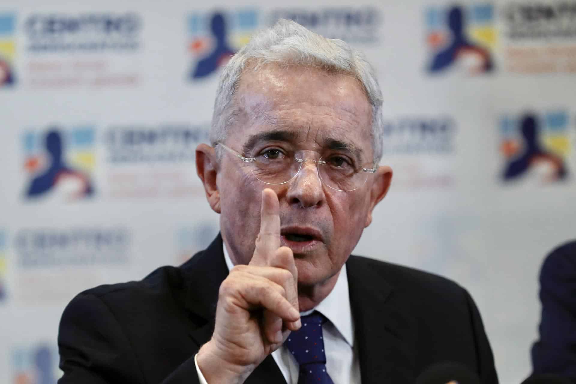 Corte Suprema cierra investigación contra Uribe por presunto tráfico de influencias