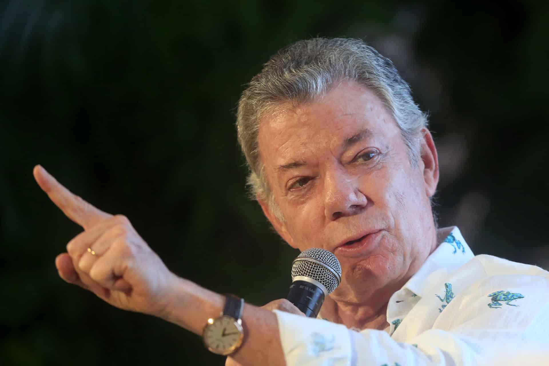 Santos a Petro: "Usar el acuerdo de paz para convocar una constituyente es un absurdo"