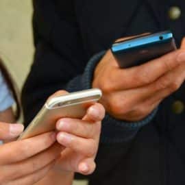 Más de 20 colegios privados prohibirán el uso de celulares en sus instalaciones