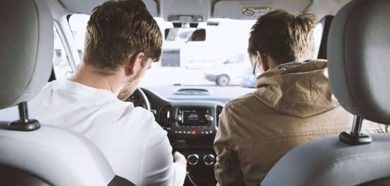 Conductores pueden recibir multa de tránsito por un accesorio en los carros