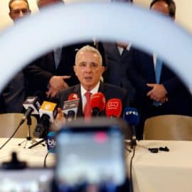 Expresidente Álvaro Uribe es acusado formalmente por la Fiscalía por tres delitos