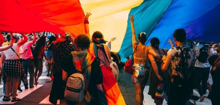 ¿Por qué en junio se conmemora el mes del orgullo LGBTQ+?